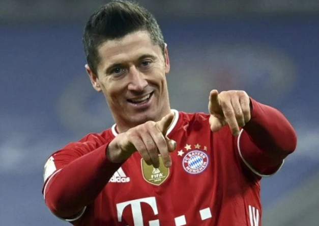  德甲新军圣保利主场首秀爆冷取胜  