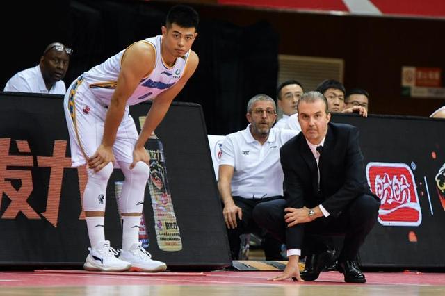  法兰克福新帅首秀带队取三分  