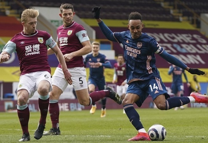  斯特拉斯堡门将乌龙助攻葬送好局  