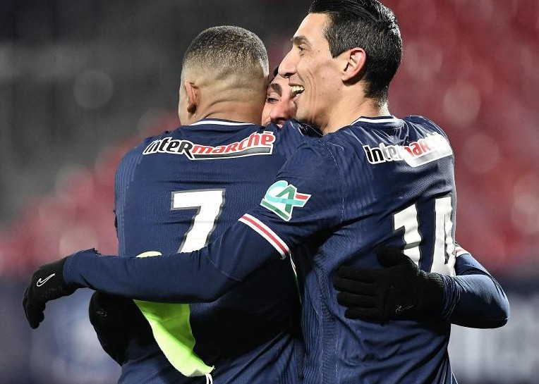  巴黎圣日耳曼三球完胜摩纳哥，锁定半程冠军  